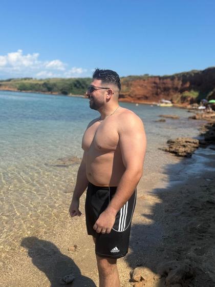 Trainer vor seiner eigenen Fitness-Transformation, Vorderansicht